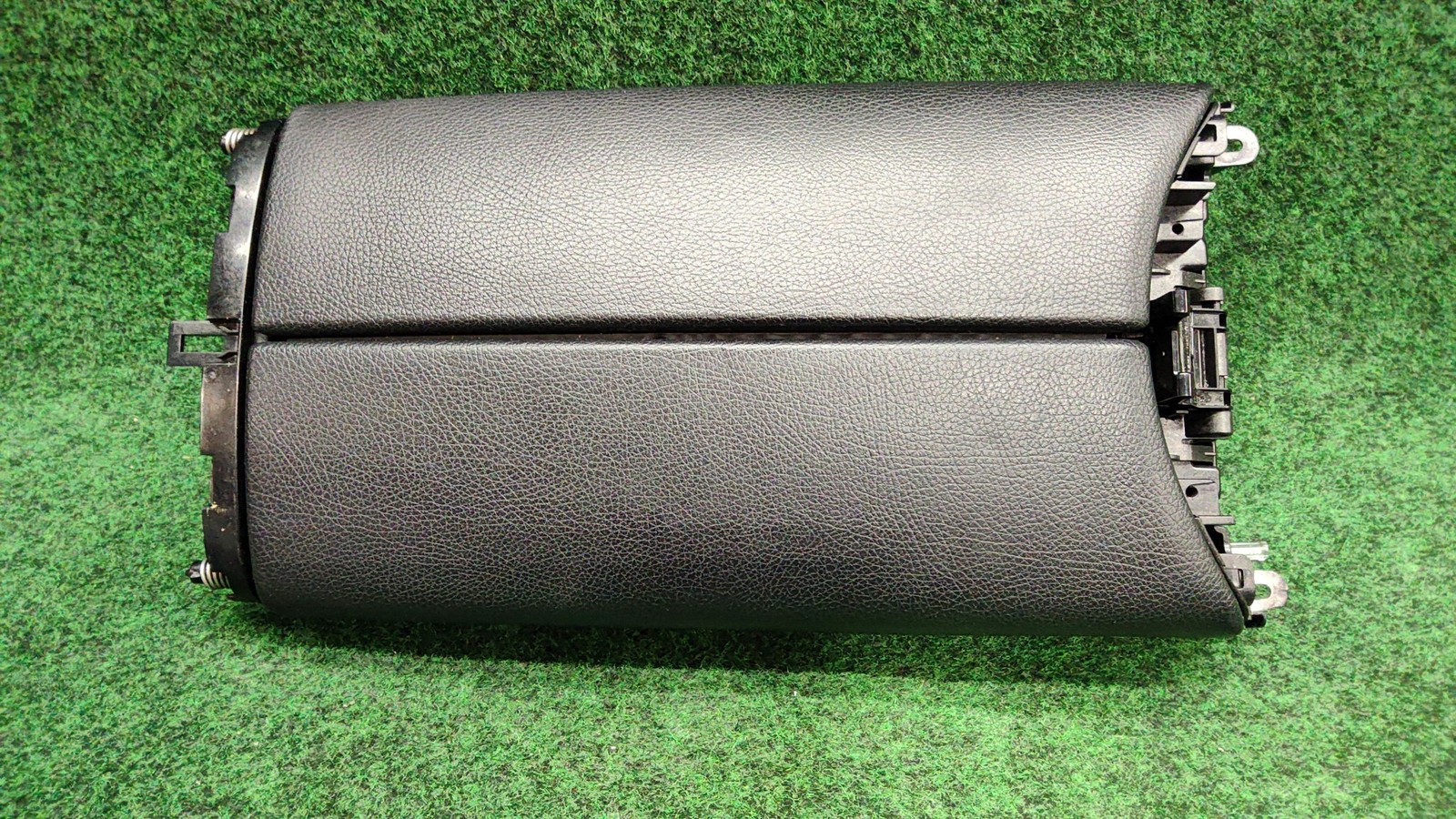 2016-2022 Mercedes Glc 300 Center Console Armrest Black Oem A2056808704
