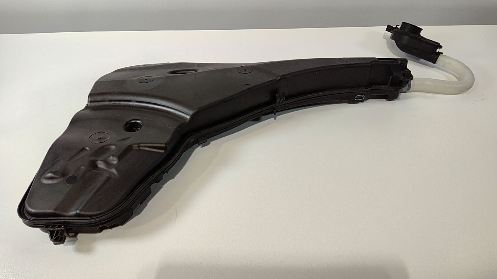 2019-2023 Bmw X5 Windshield Cleaning Container Oem 61667483867