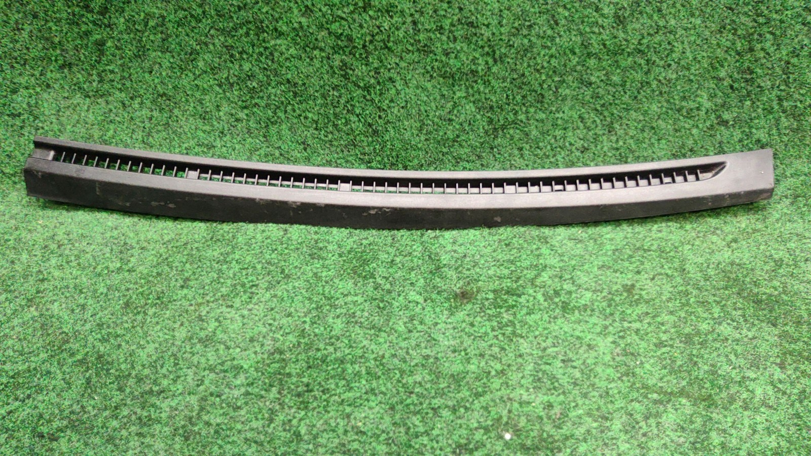 2015-18 Mercedes C300 Front Left Dashboard Vent Defroster Grille OEM A2056890108