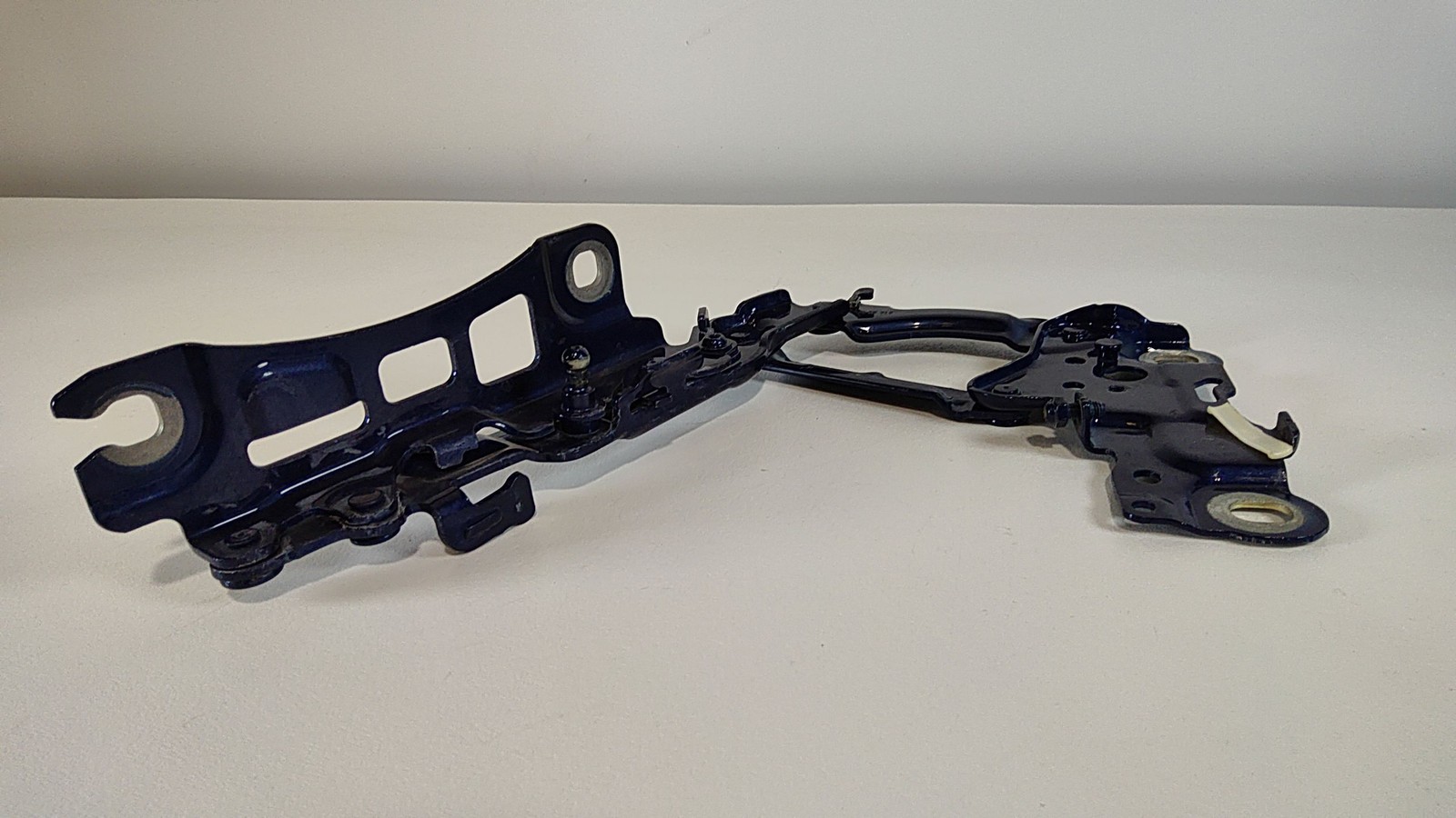 2019-2025 Bmw 330i Right Engine Hood Hinge Rh Blau Metallic C1m Oem 41008494432