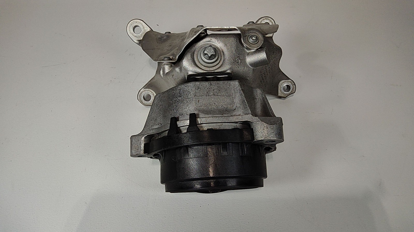 2019-2025 Bmw X5 Engine Mount Bracket Left Right Oem 22116876216 22116860472