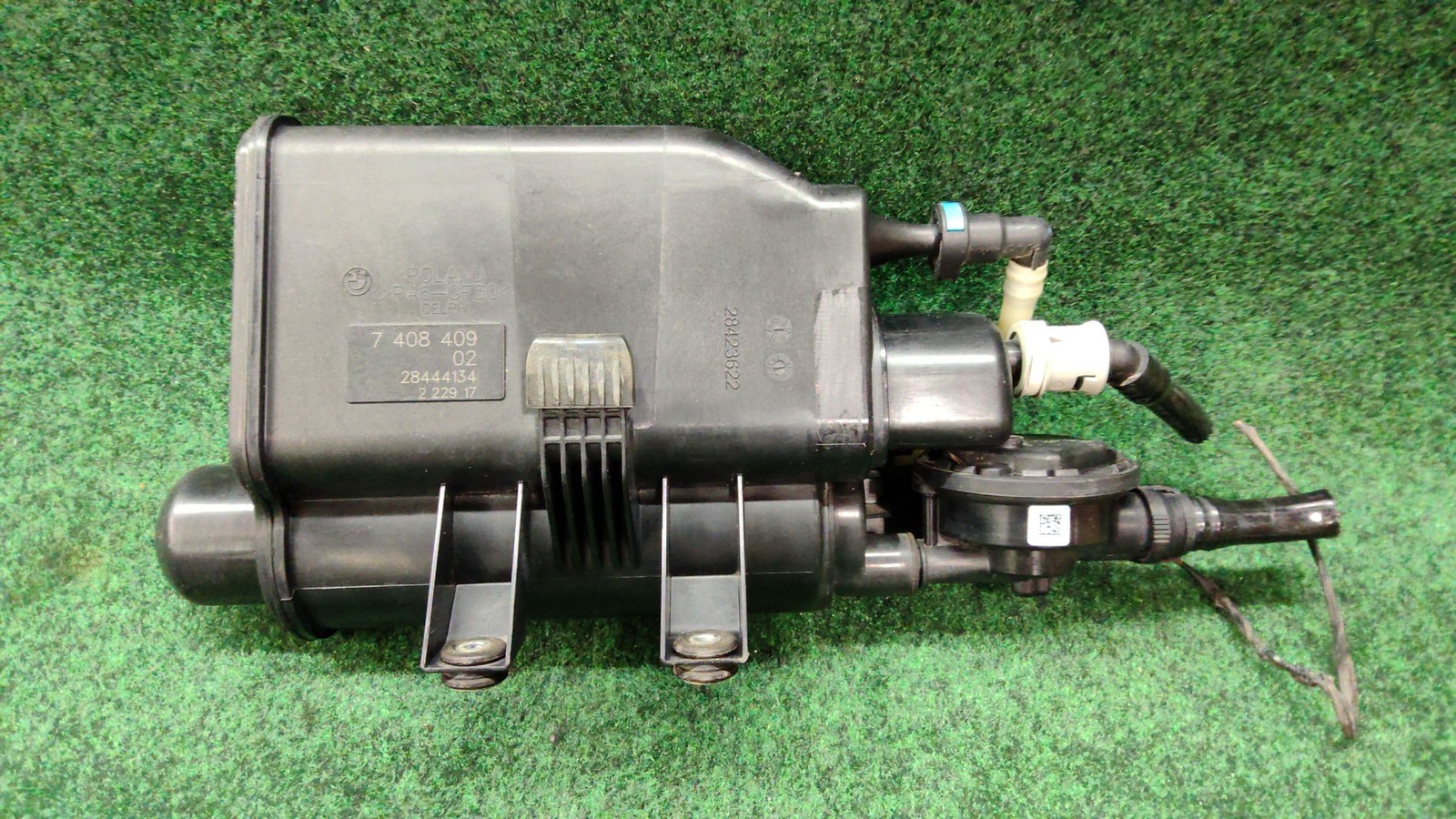 2018-2019 BMW 330i  Fuel Evaporator Canister OEM 16137475674 Original