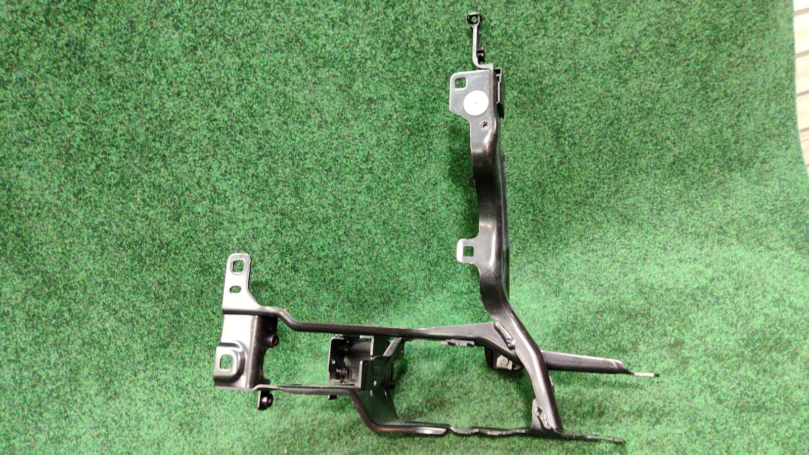 2019-2023 BMW X5 Vertical Support Radiator Headlight Mount OEM 51647421710