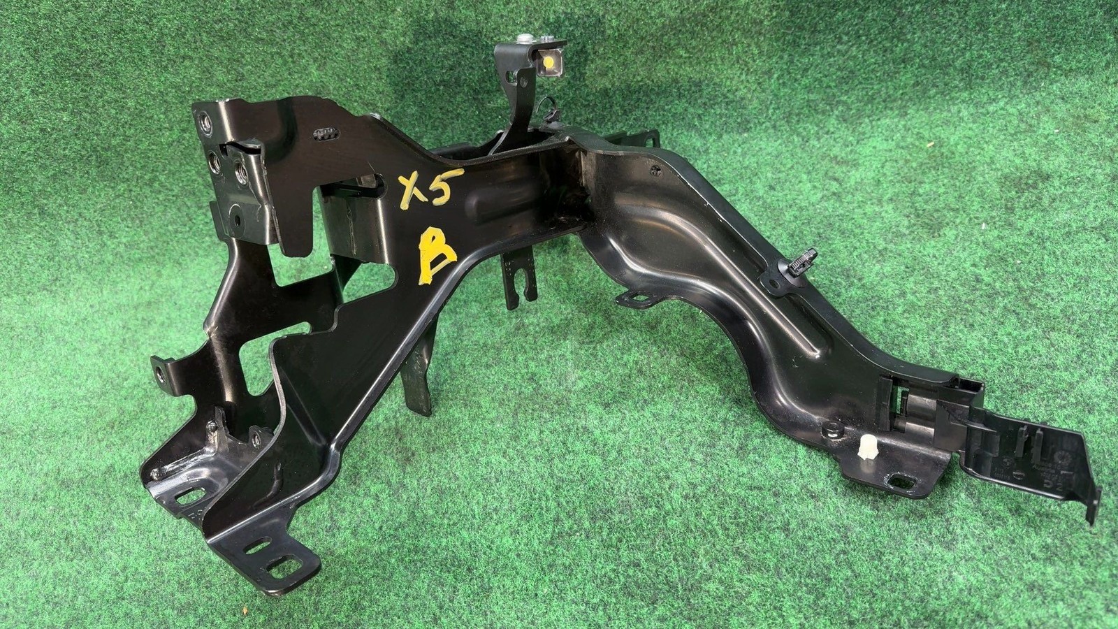 2019--2025 Bmw X5 Headlamp Mounting Bracket Front Right Side Oem 51647421710
