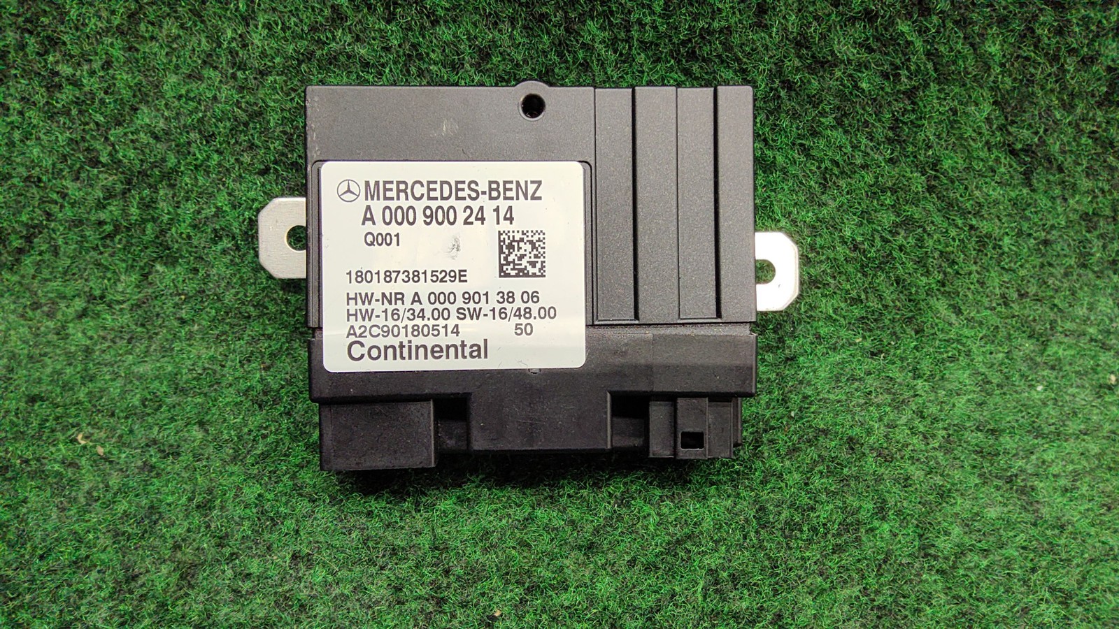 2015-2018 Mercedes Benz C300 Fuel Pump Control Unit OEM A0009002414