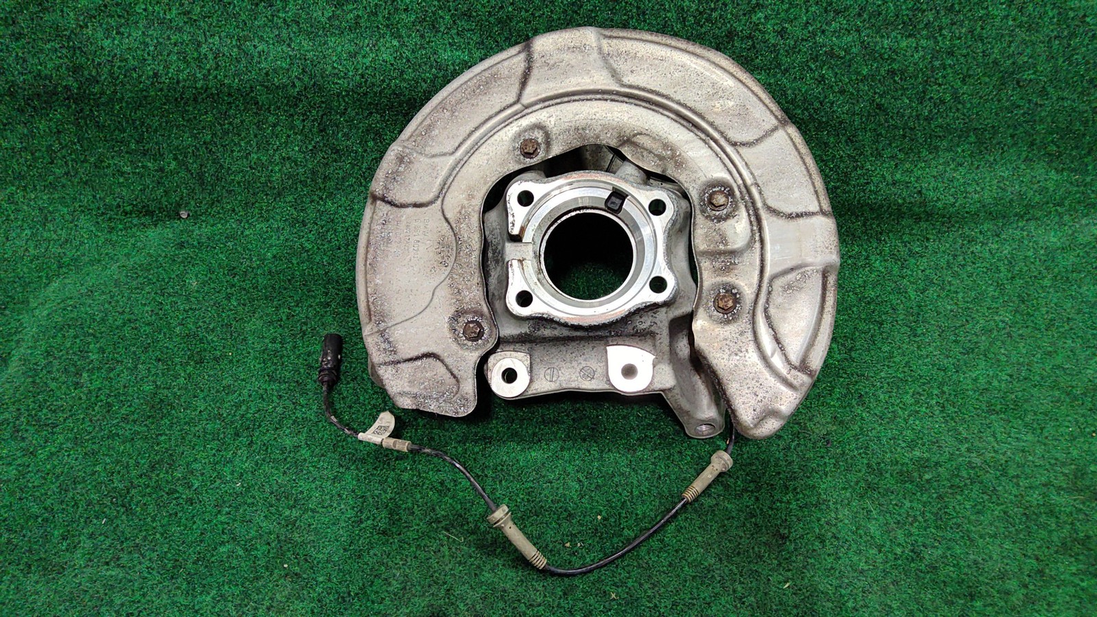 2017-2023 BMW 530i Rear Left Spindle Knuckle Hub OEM 33306866335