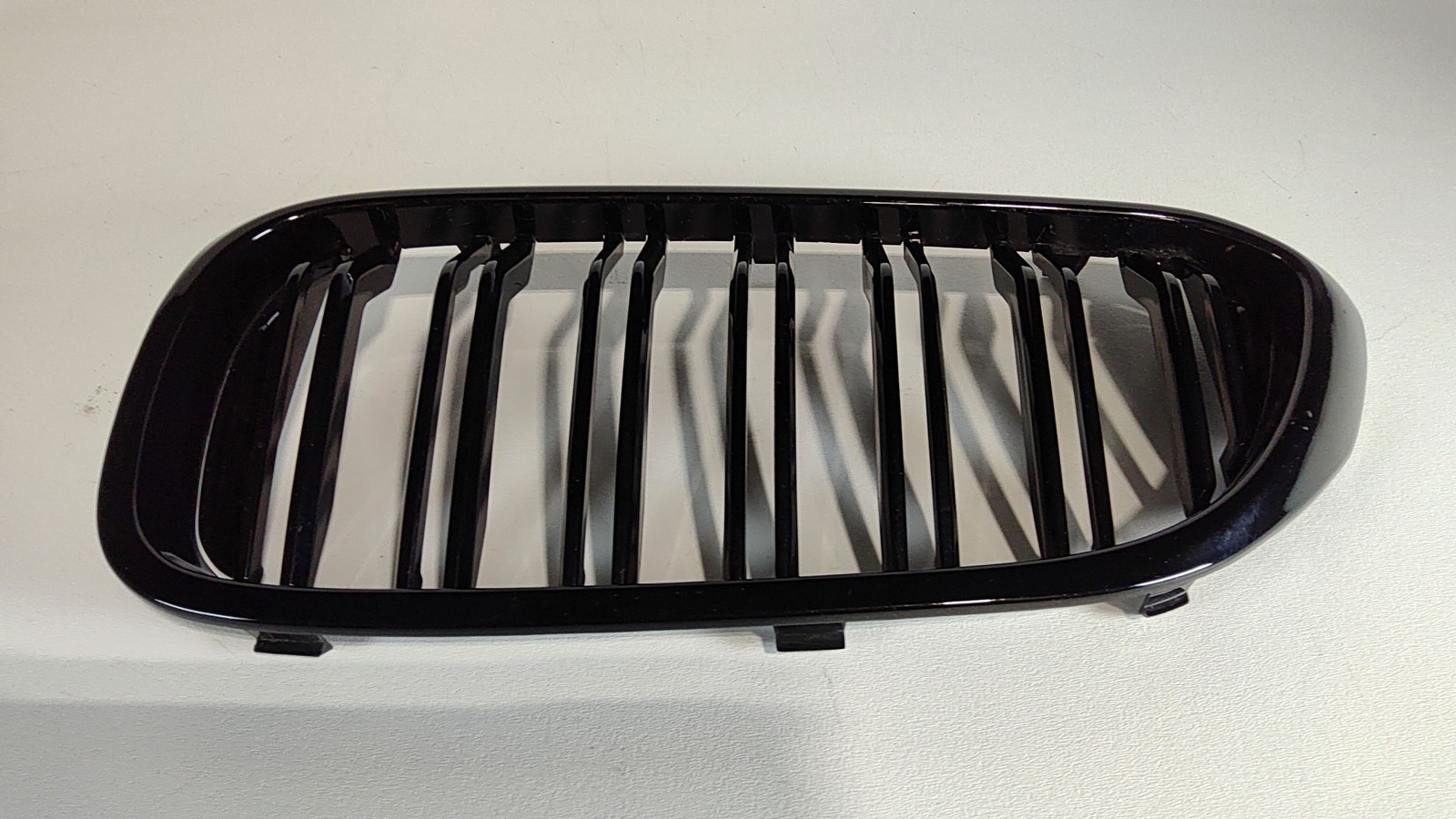 2017-2020 BMW 530i Front Left Bumper Upper Black Grille OEM 51137390865