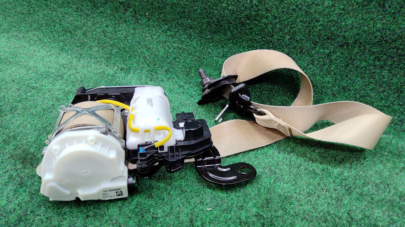 2017-2023 BMW 530i Front Left Driver Seat Belt Beige OEM 72117430115