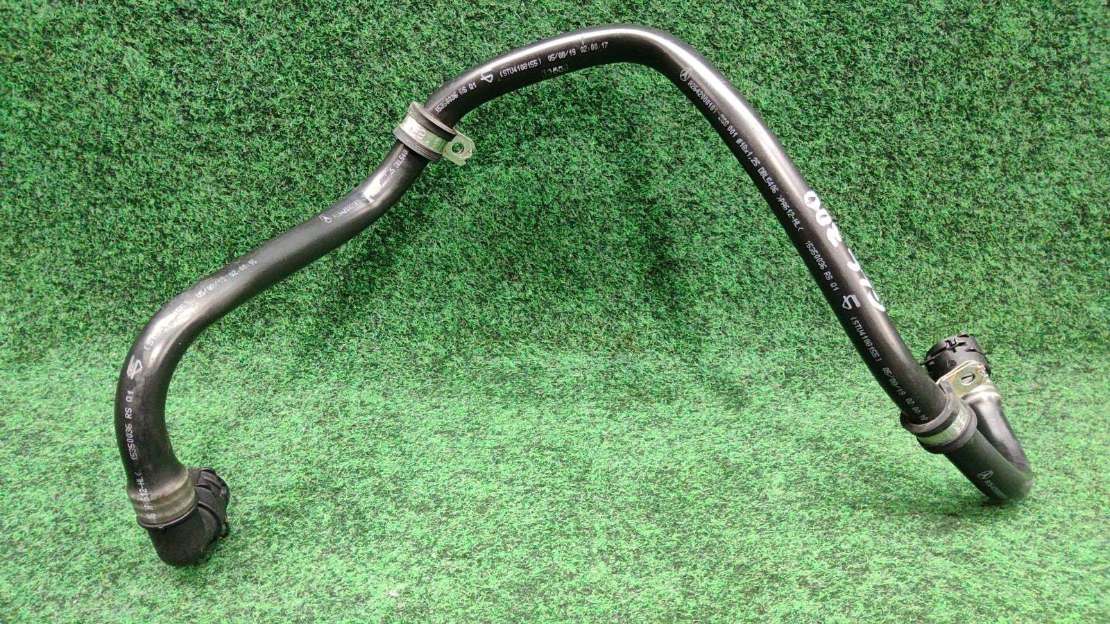2016-2022 Mercedes Benz Glc 300 Oil Cooler Feed Line Oem A2642000101