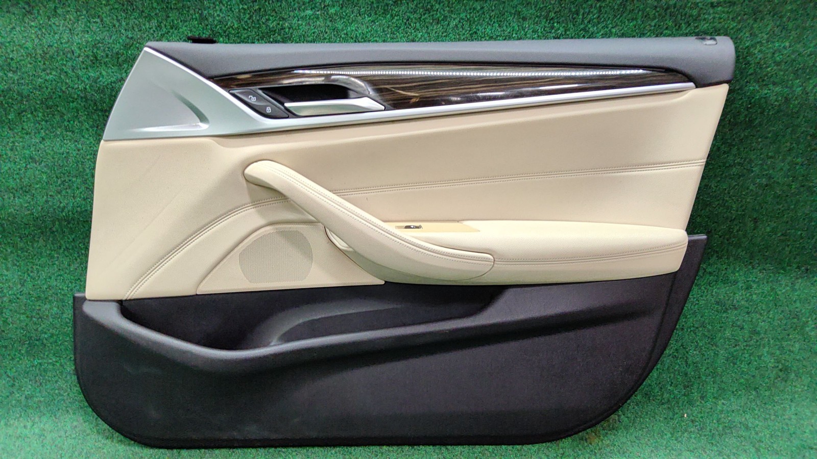 2017-2020 BMW 530i Front Right Door Trim Panel Leatherette Beige OEM 51417476313