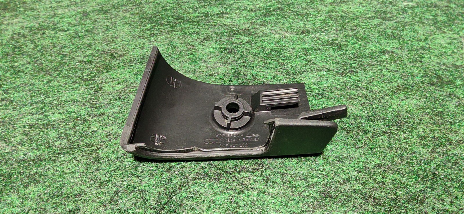 2015-2020 Audi A3 Quattro Hinge Cover Right Cover Trim Oem 8v5827232
