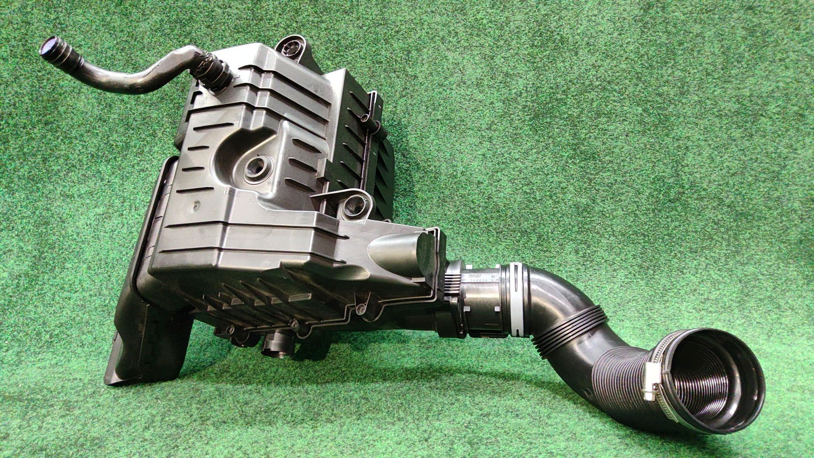 2021-2024 Audi Q3 Air Filter And Housing Assembly Oem 5q0129607bb