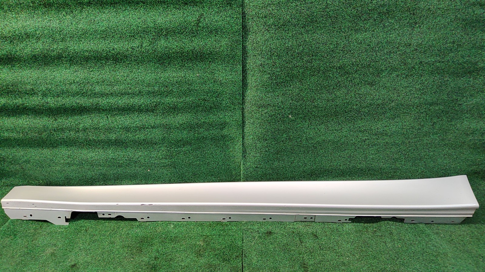 2012-2018 BMW 330i Rocker Molding Left O 51777312751