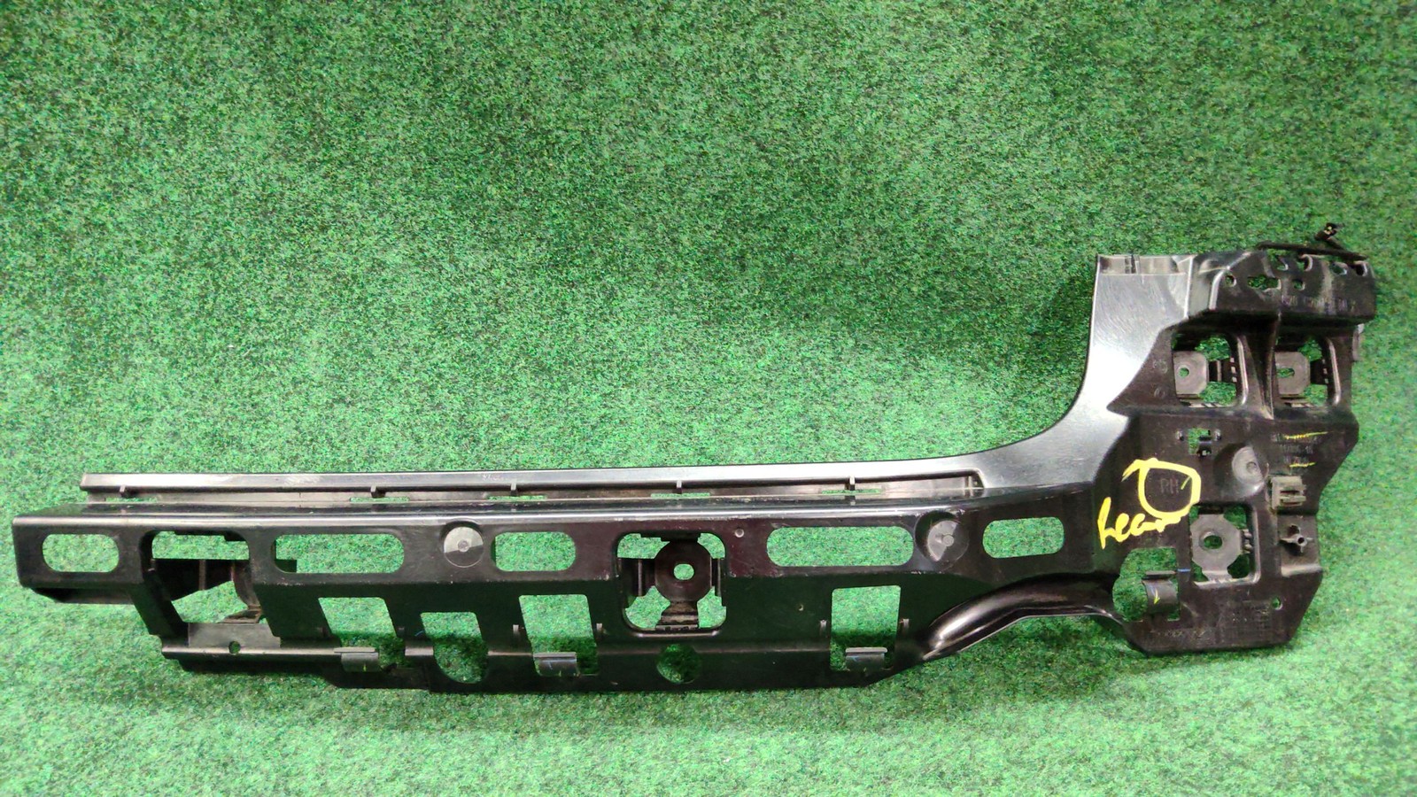 2019-2022 Bmw 330i Rear Guide For Bumper Right Oem 51127469364