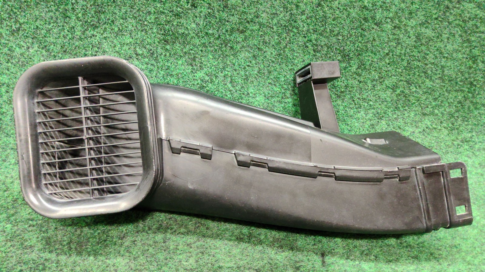 2019-2023 BMW X5 Front Engine Air Intake duct OEM 13718635093