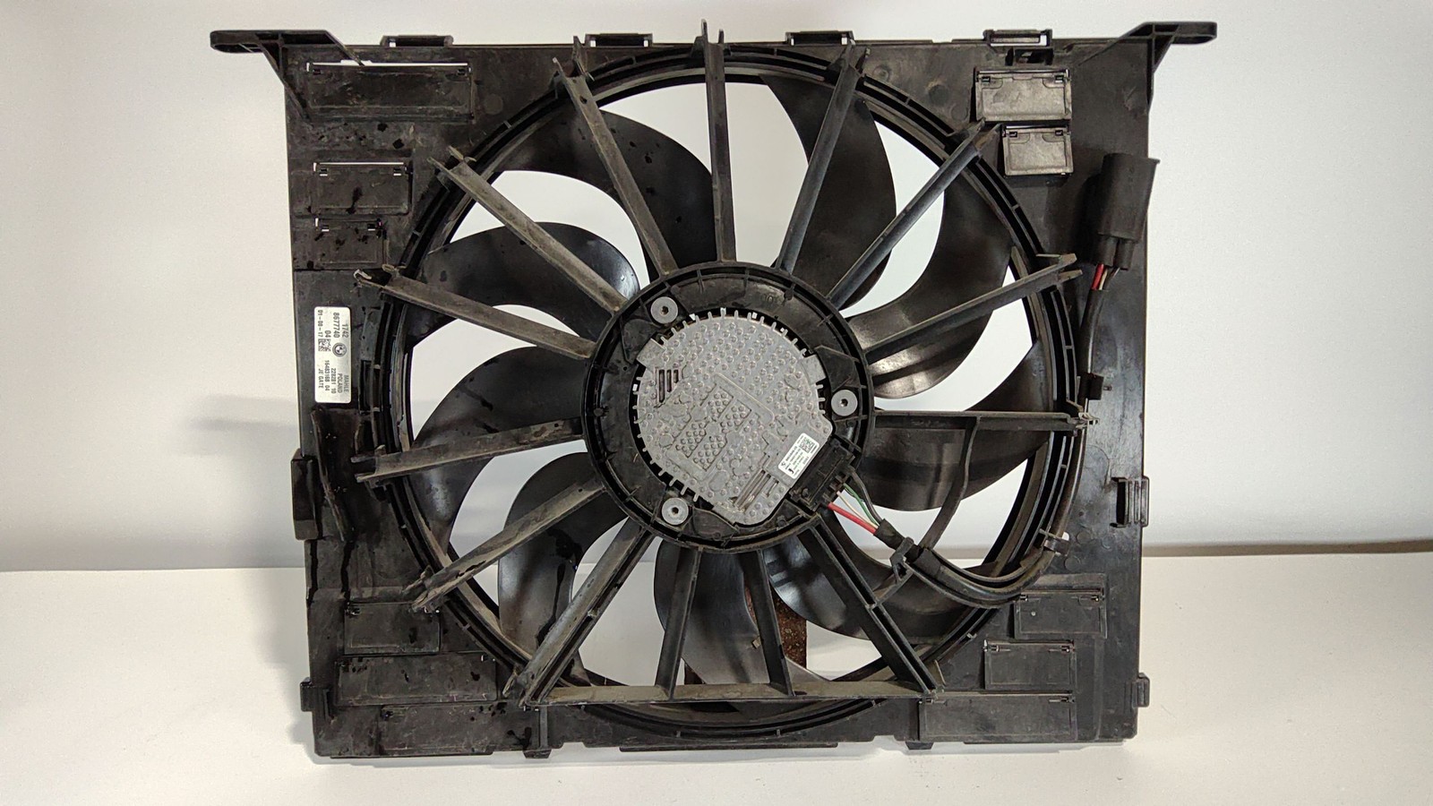 2016-2019 BMW 740i Engine Cooling Radiator Fan Shroud Assembly OEM 17427953400