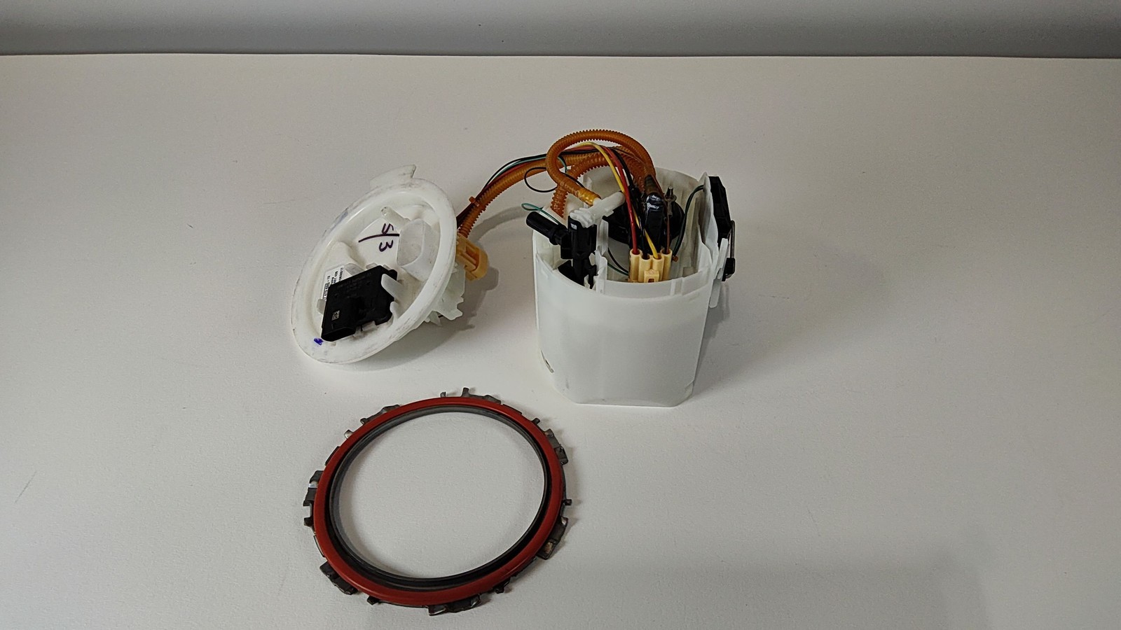 2019-2025 BMW X5 40i xDrive Fuel Pump Assembly Tank Mounted OEM 16117467658