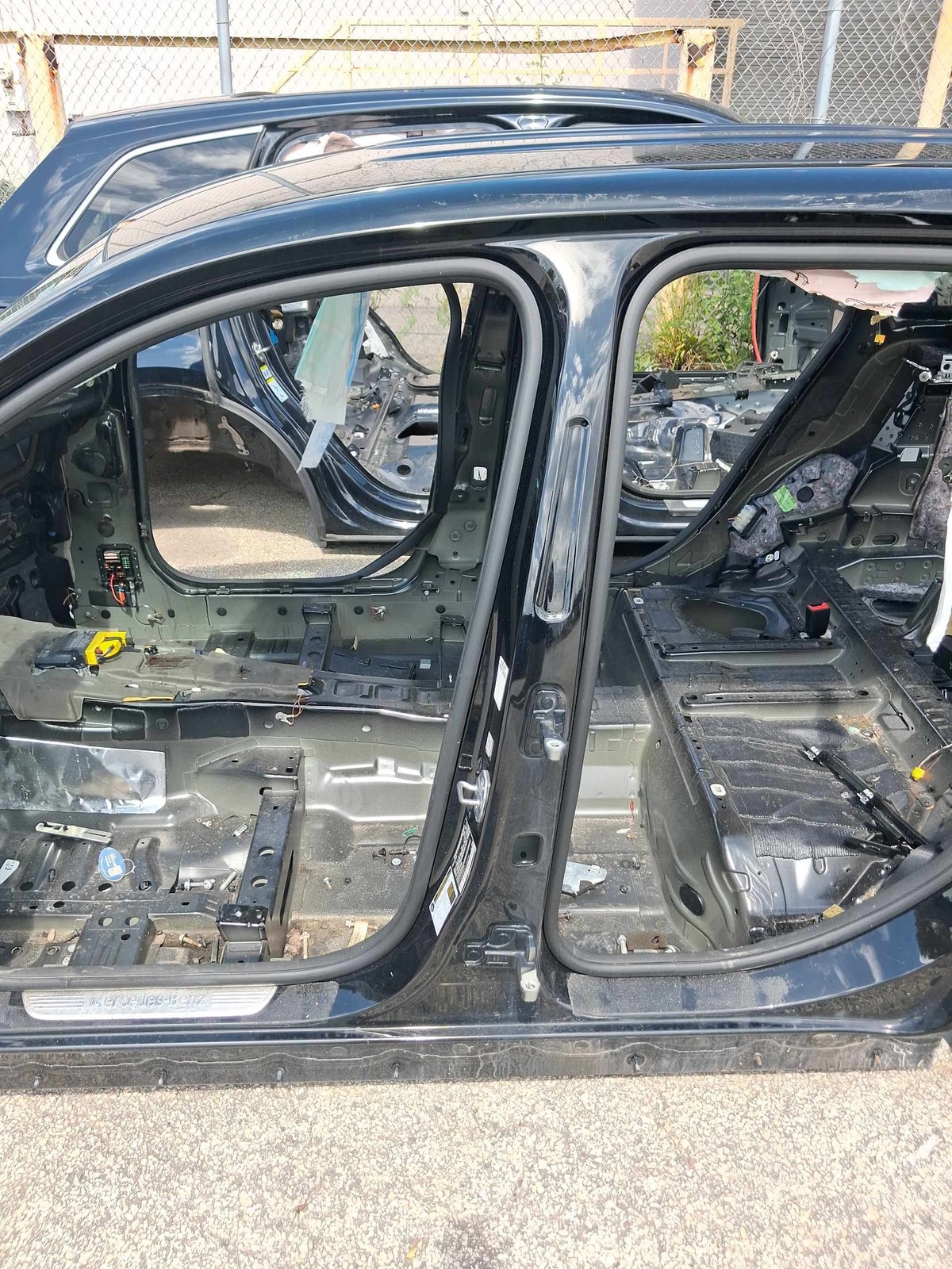 2016-2022 Mercedes Benz Glc 300 Left Center B-pillar Black 040 Oem A2536305701
