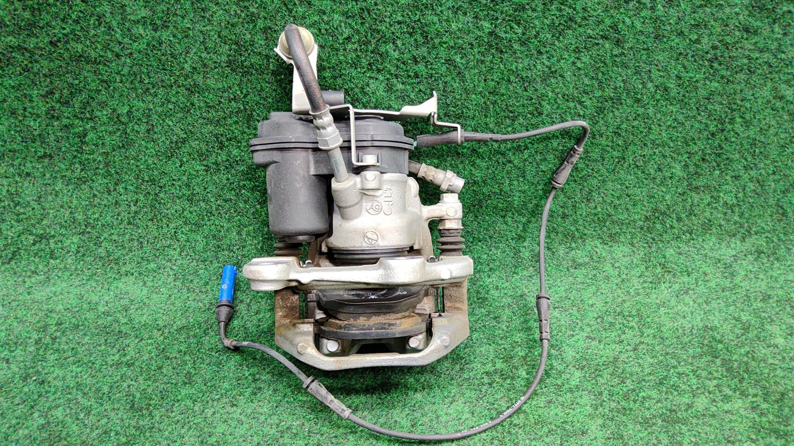 2017-23 BMW 530i Rear Right Caliper Housing Assembly OEM 34216870576 34216870567