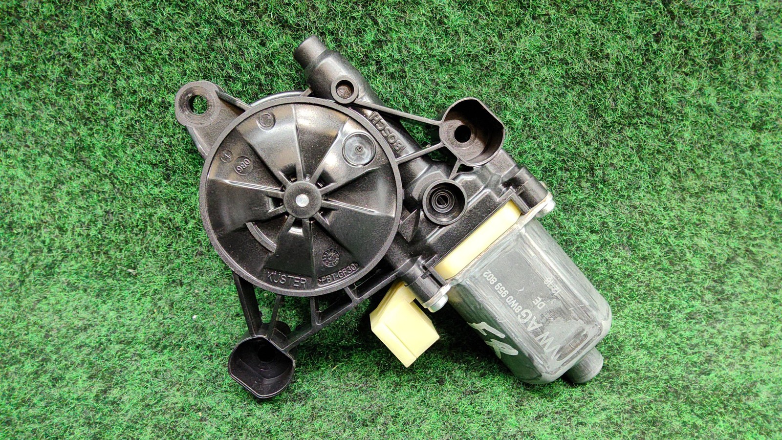 2017-2019 Audi A4 Quattro Right Front Window Regulator Motor Oem 8w0959802