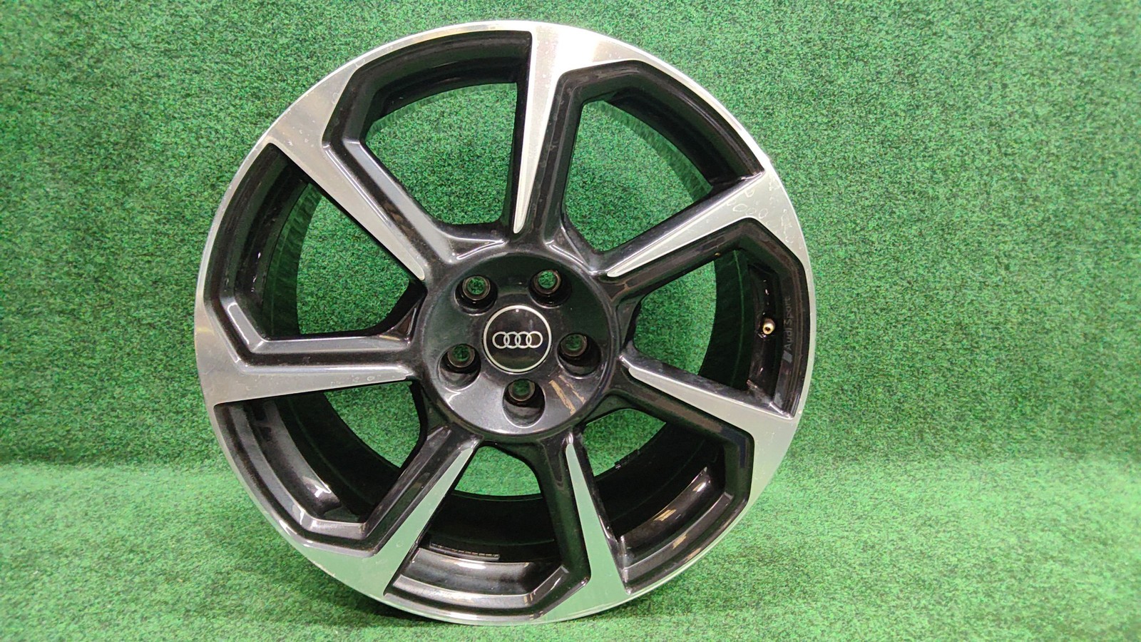 Audi Wheel 7-spoke 8.5x19 Black/silver Et38 Sport Oem 83a601025d / 83a601025bb