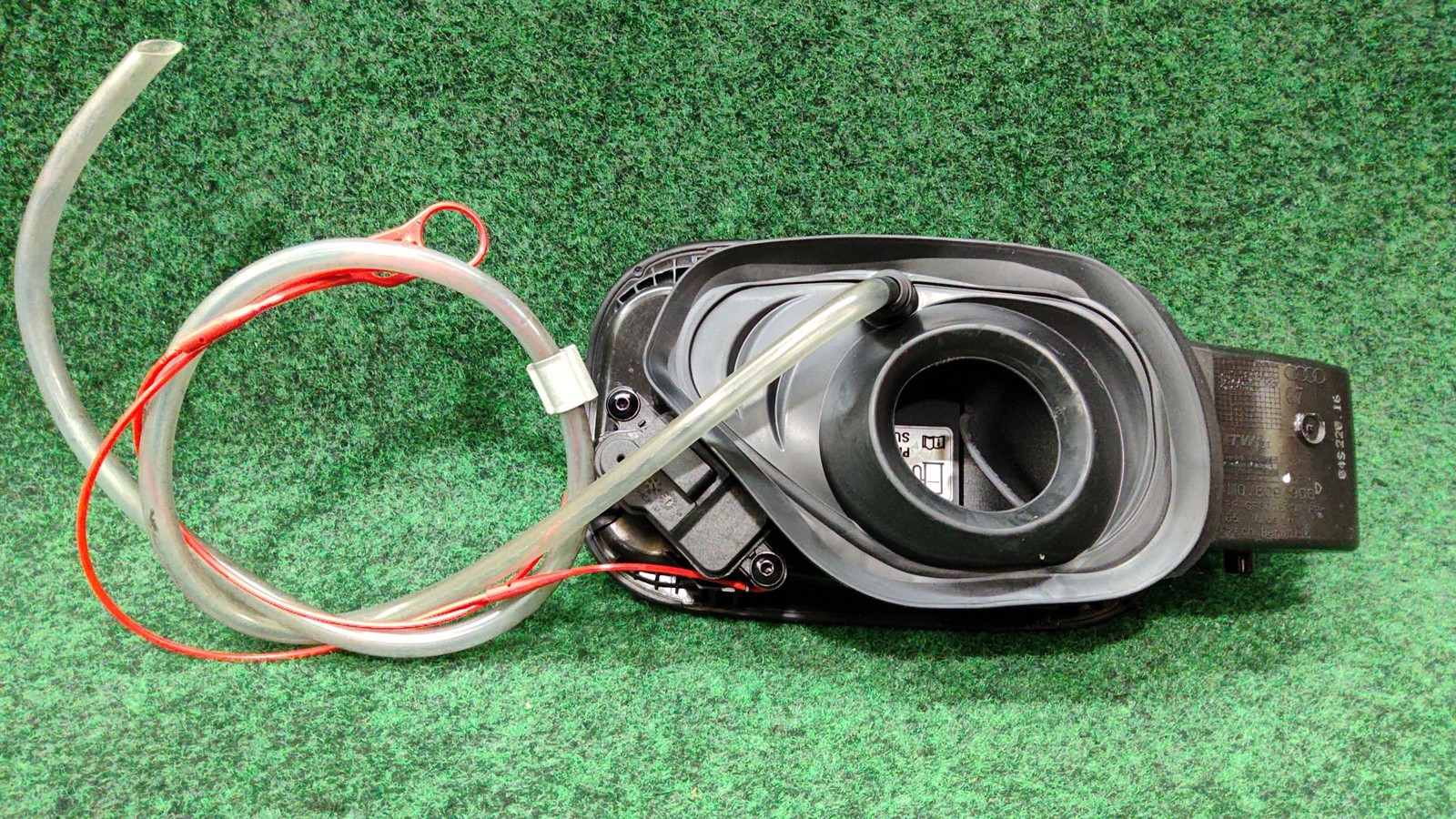 2016-2025 Audi Q7 Quattro Fuel Filler Housing Oem 4m0809906