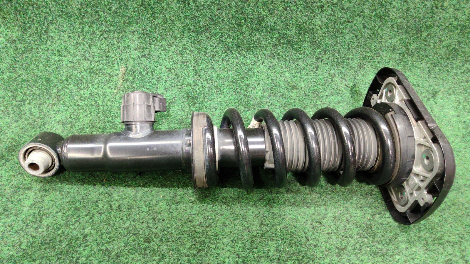 2020-2023 BMW X5 Rear Left Suspension Strut OEM 37106896441 33506866274
