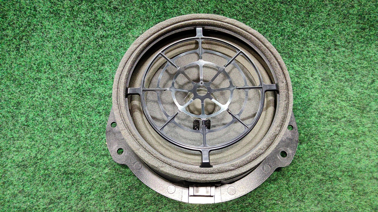 2017 - 2025 Audi A4 Rear Bass Loudspeaker Oem 8w5035411