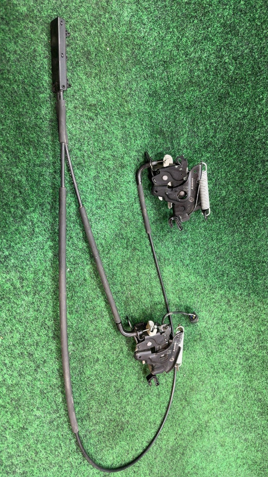 2018-2023 Bmw 740i Hood Lock Oem 51237347404 51237347409