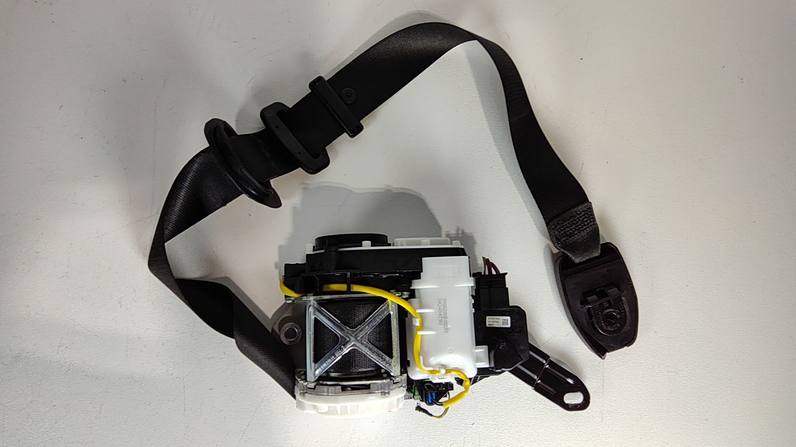 2018-2024 BMW X3 Front Left Seat Belt OEM 72117414301 72117418121