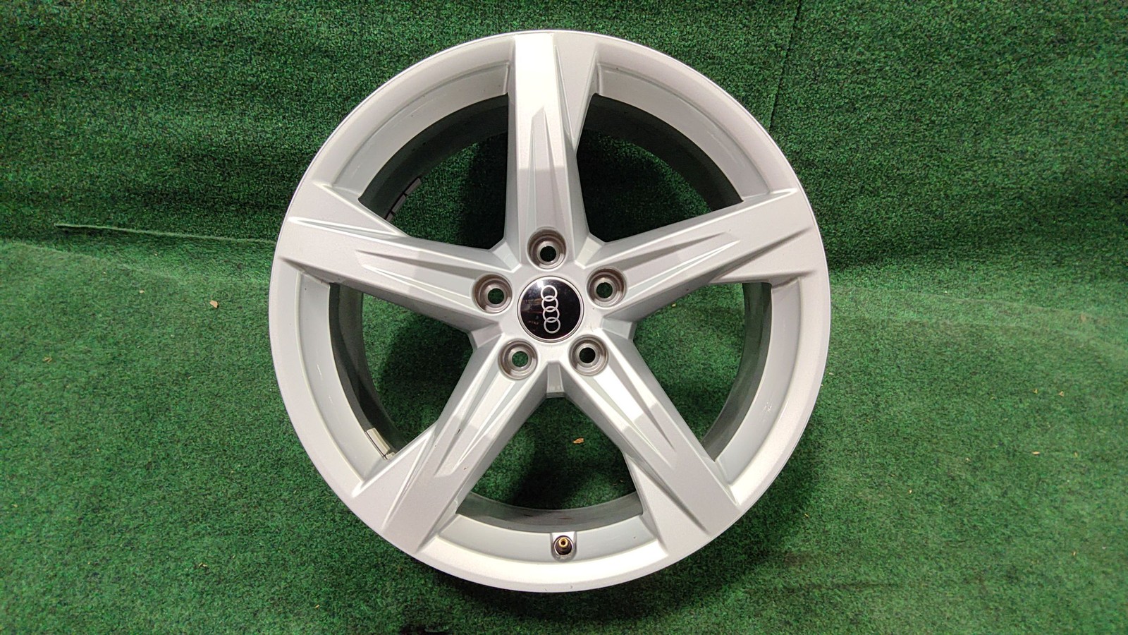 2022-2025 Audi Q5 Wheel 18x8 Alloy 5 Spoke Star Design Oem 80a601025be Original