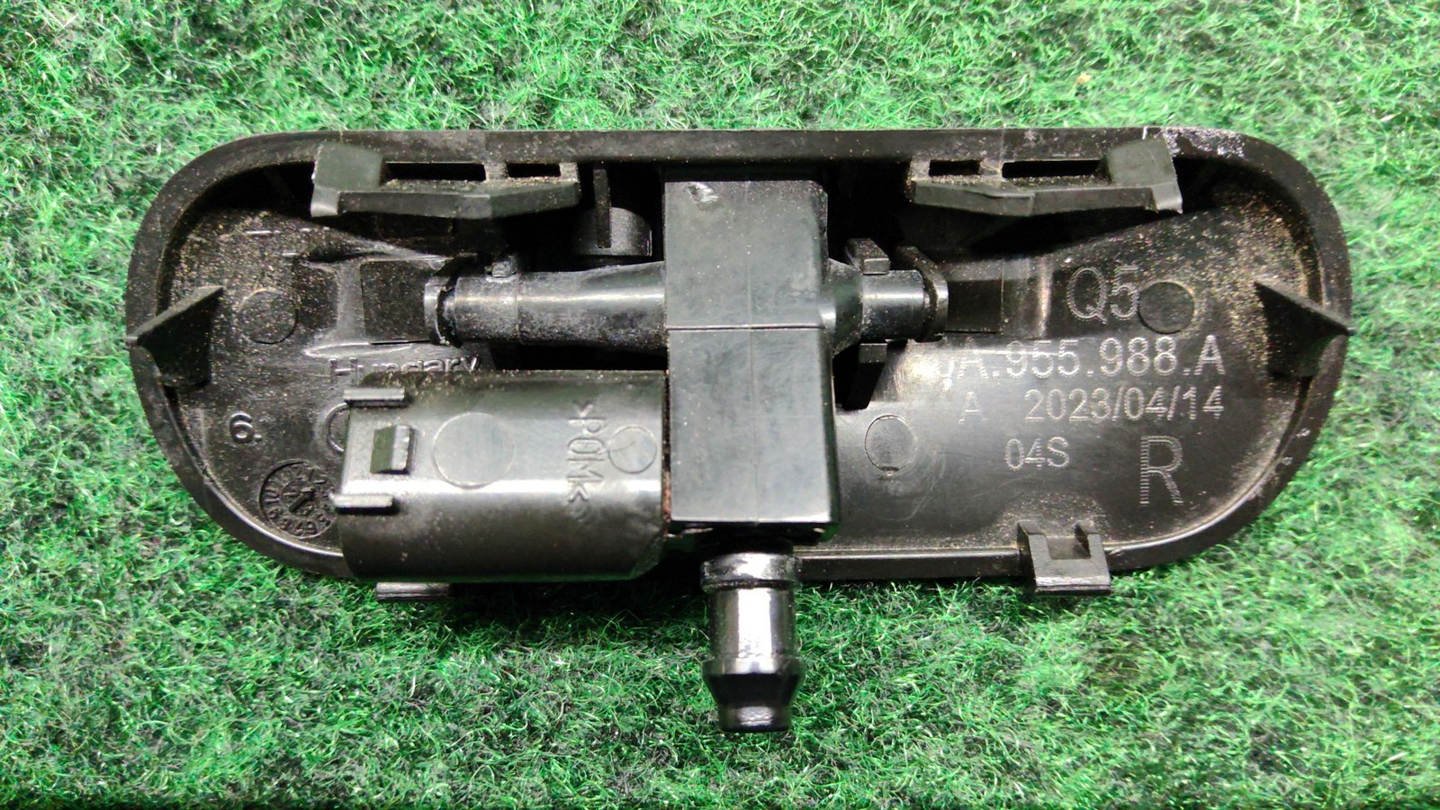 2023 Audi Q5 Right Washer Nozzle Windshield Oem 80a955988a Original