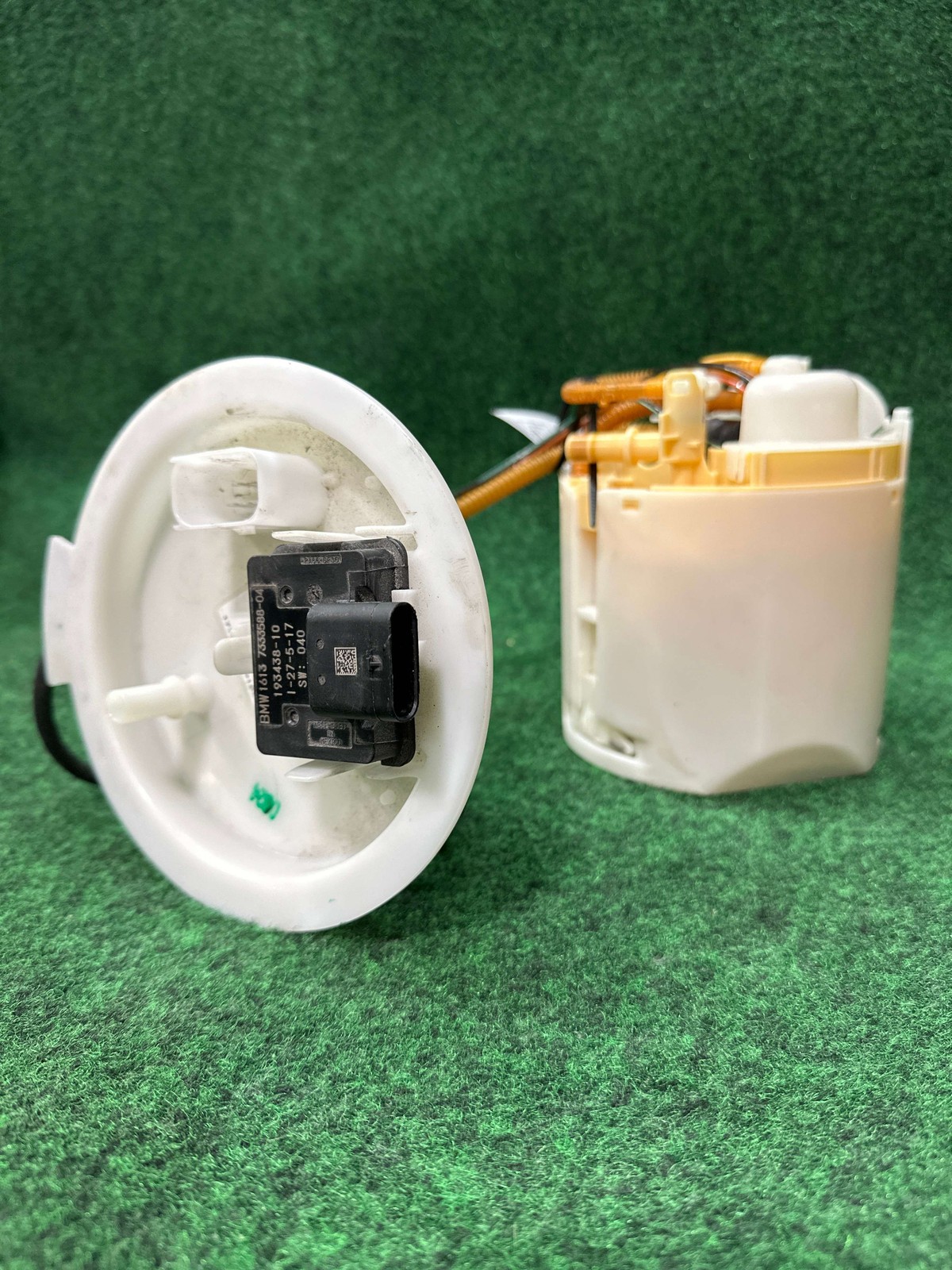 2016-2019 BMW 740i Fuel Pump Assembly  OEM 16117467710