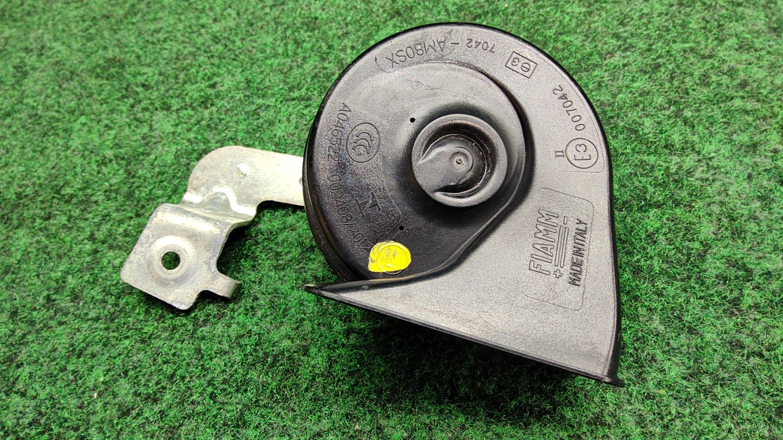 2019-2022 Bmw 330i Low Pitch / Tone Horn Oem 61337492206