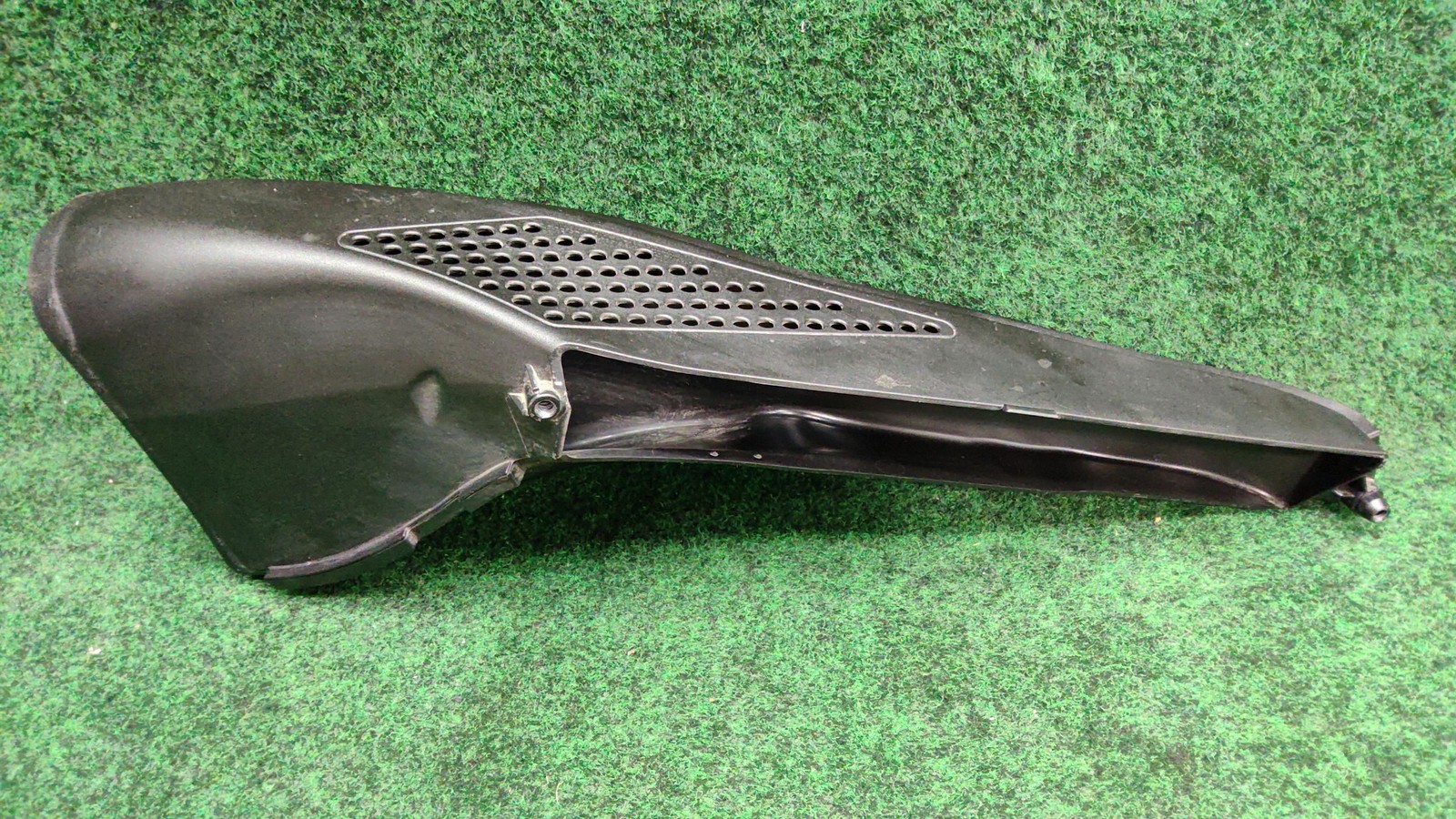 2017-2019 Audi A4 Quattro Air Intake Duct Guide Oem 8w0129618f