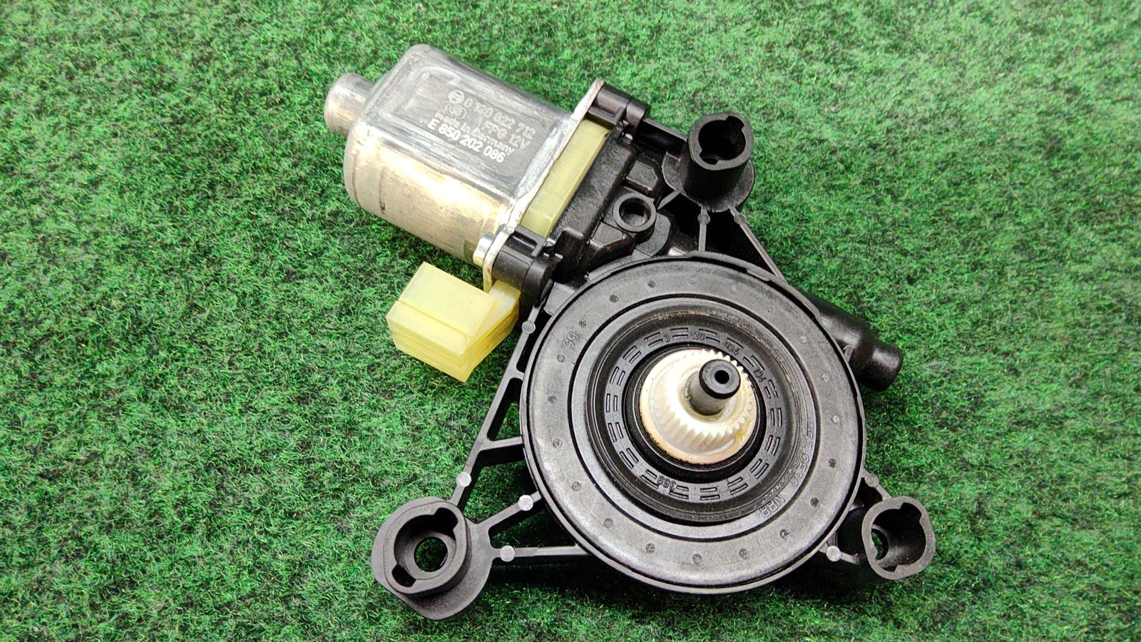 2019-2021 Audi Right Rear Window Motor Oem 5q0959802