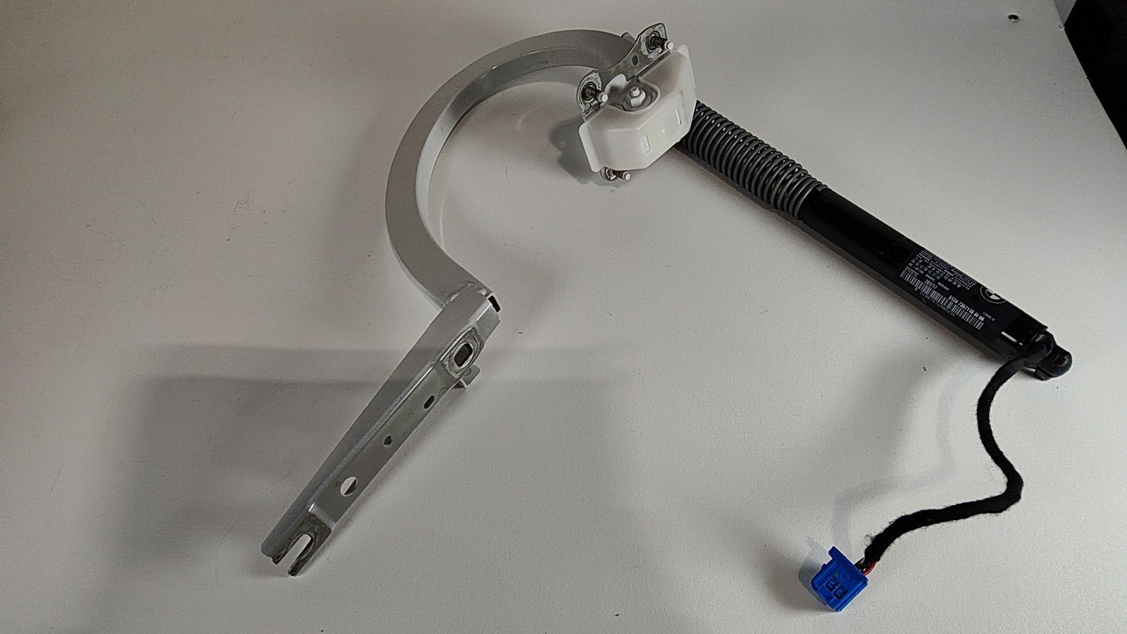 2016-2022 BMW 740i Right Side Lid Gate Hinge & Strut OEM 41007413518