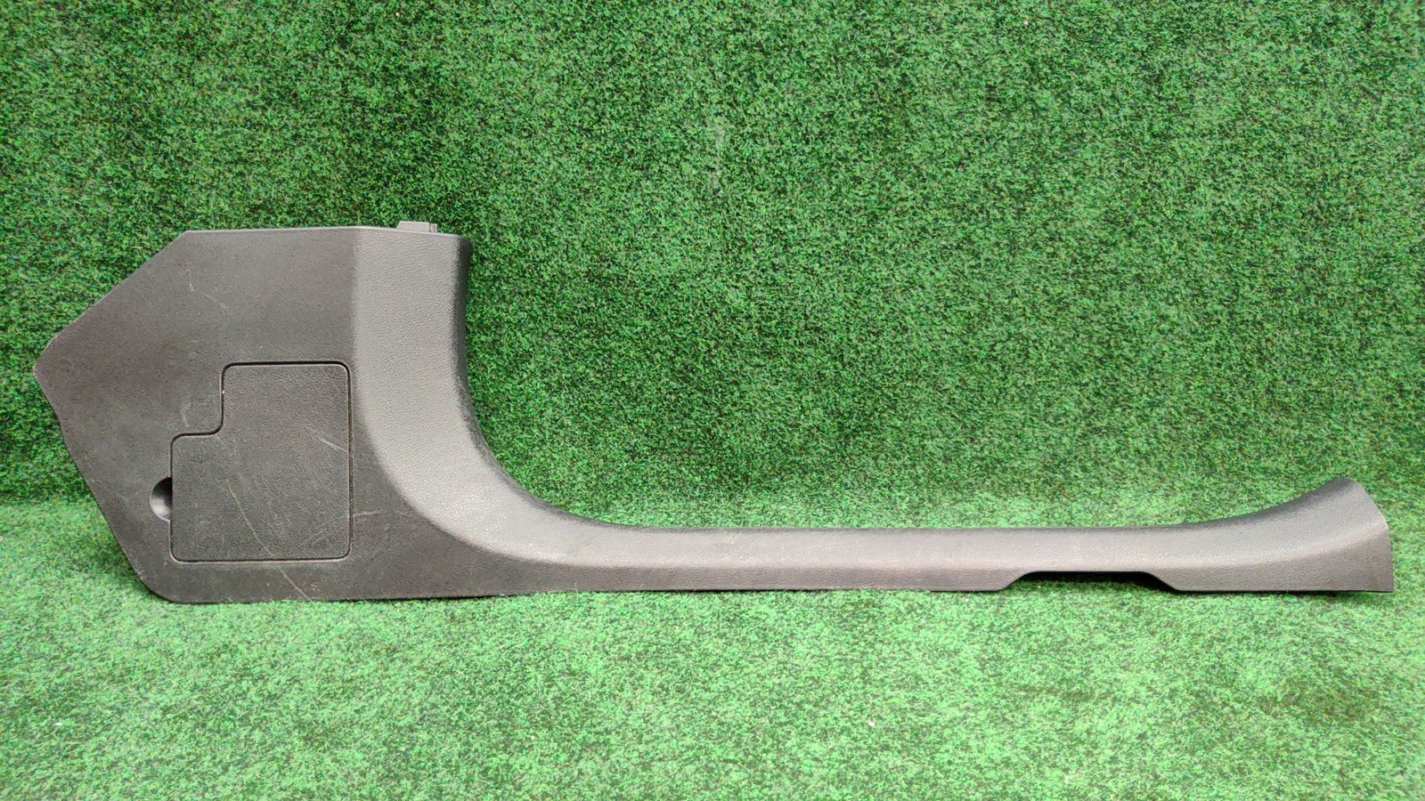 2016-2022 Mercedes Benz Glc 300 Right Lower Kick Panel Oem A2056802635