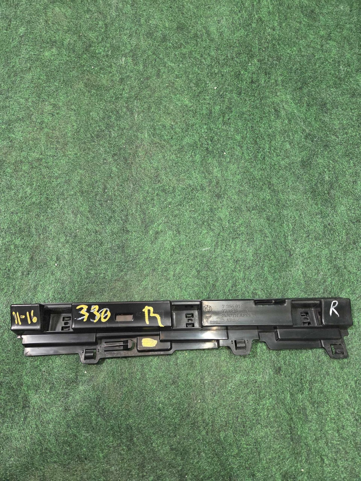 2019-2025 Bmw 330i Right side Rocking Moulding Braket Oem 63177946654