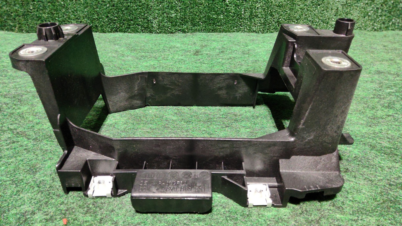 2015-2020 Audi A3 Quattro Center Console Securing Bracket Oem 8v0863531