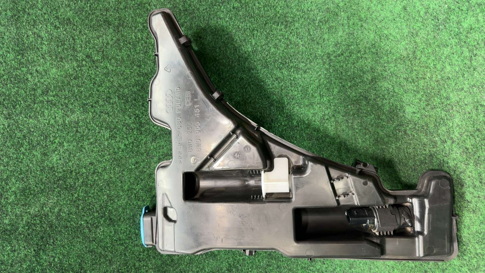 2021-2024 Audi A4 Wash Water Reservoir Oem 8w0955451 8w0955453k
