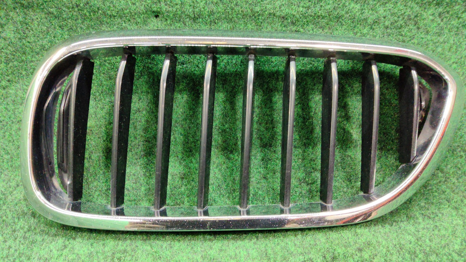 2017-2020 BMW 530i Front Left Bumper Upper Chrome Grille OEM 51137390865