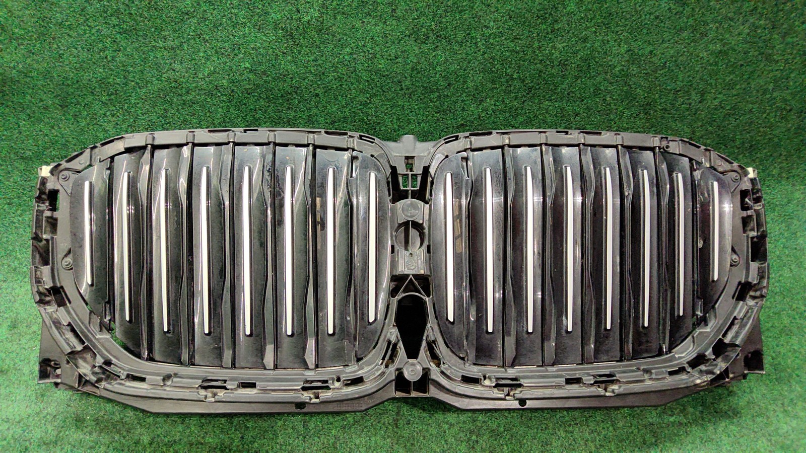 2019-2021 BMW X5 40i Front Bumper Upper Grill  Shutter OEM 51137454889