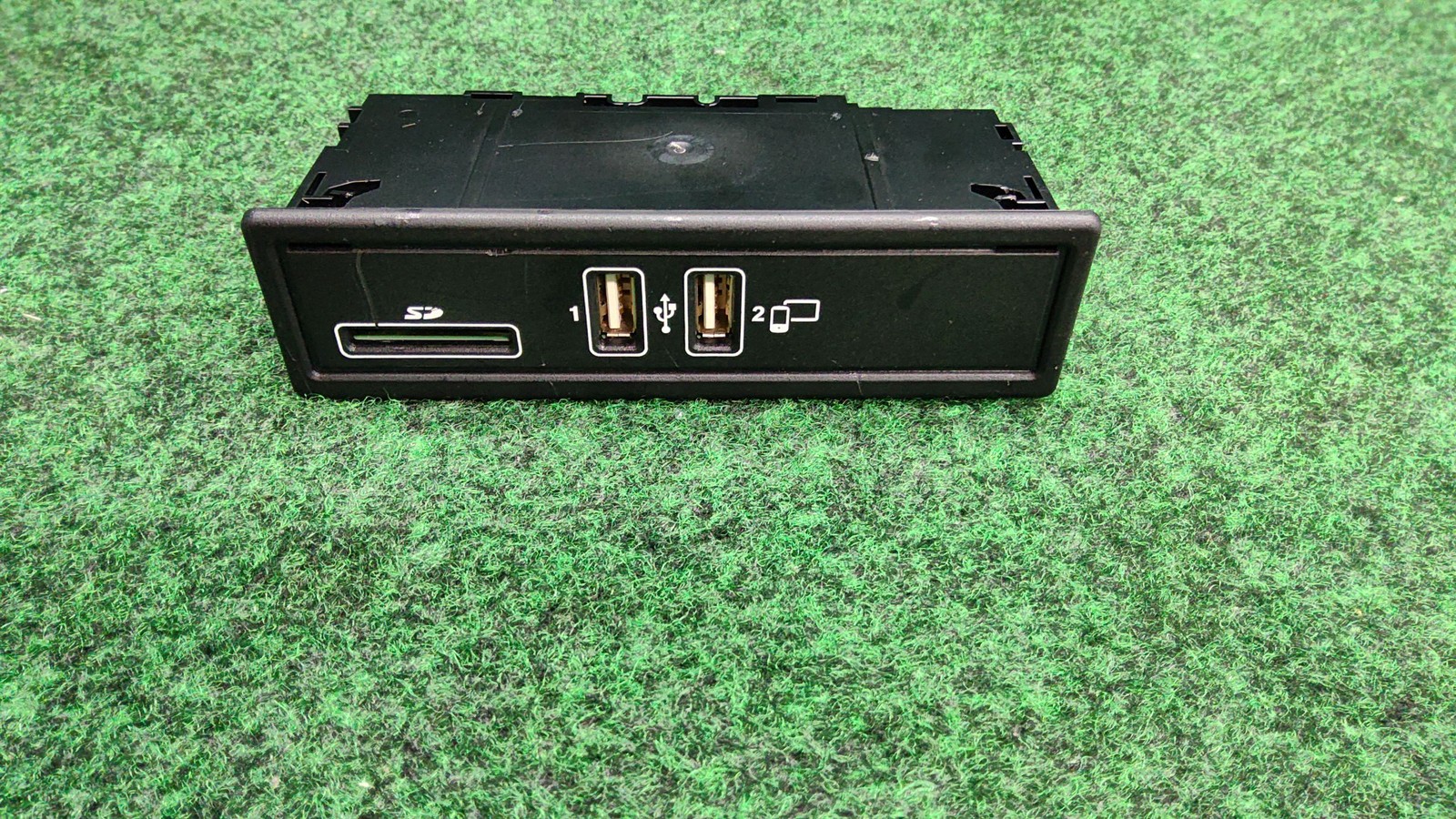 2015-2018 Mercedes Benz C300 Charging Port USB/SD Car Slot Unit OEM A2538206100