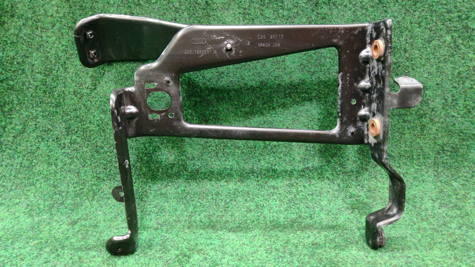 2016-2023 Audi Q7 Secondary Radiator Left Bracket Oem 4m0121261r 4m0121263d