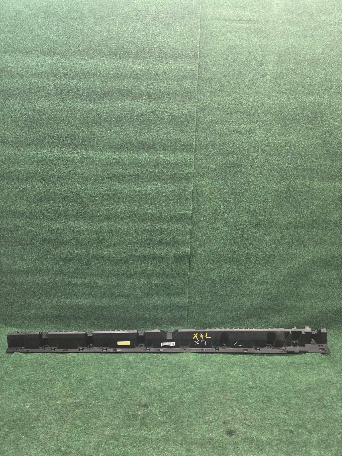 2017-2022 Bmw X7 Left Rocking Moulding Braket Supporting Ledge Oem 51777425469