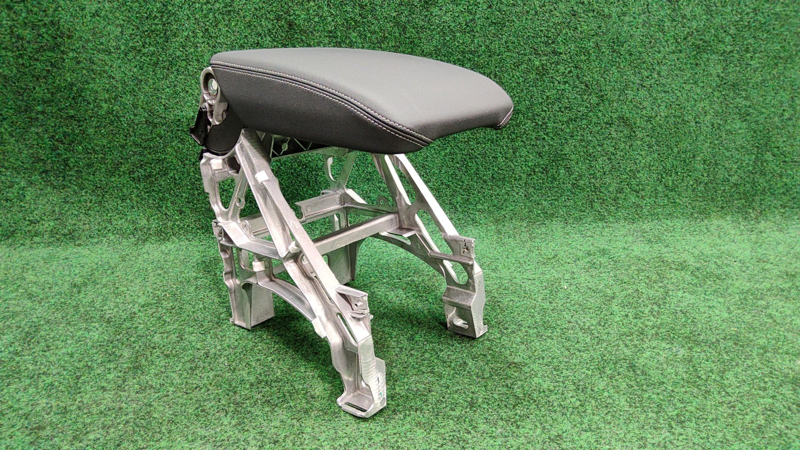 2021-2024 Audi Q5 Quattro Center Console Armrest Oem 80a864283d / 80a864207k