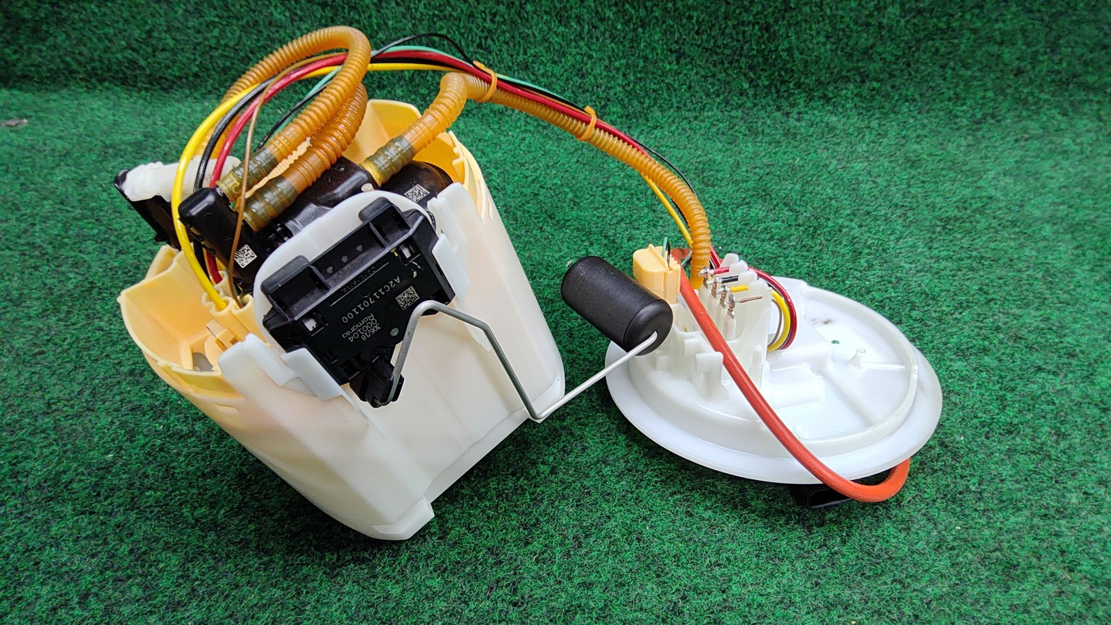 2018-2022 BMW 330i Fuel Pump Delivery Module OEM 16117473444