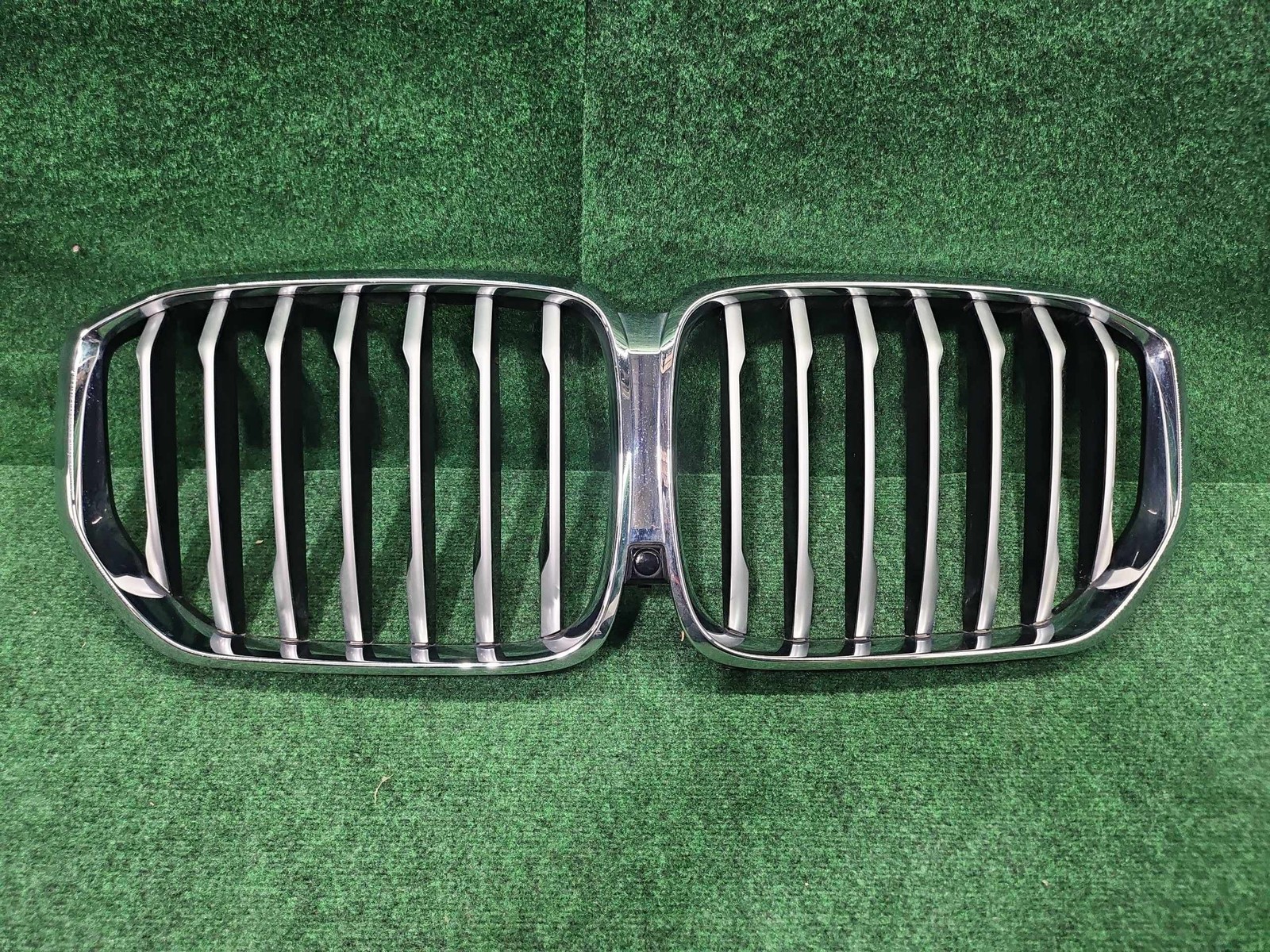 2019-2021 BMW X5 40i Front Bumper Upper Grill OEM 51137454889