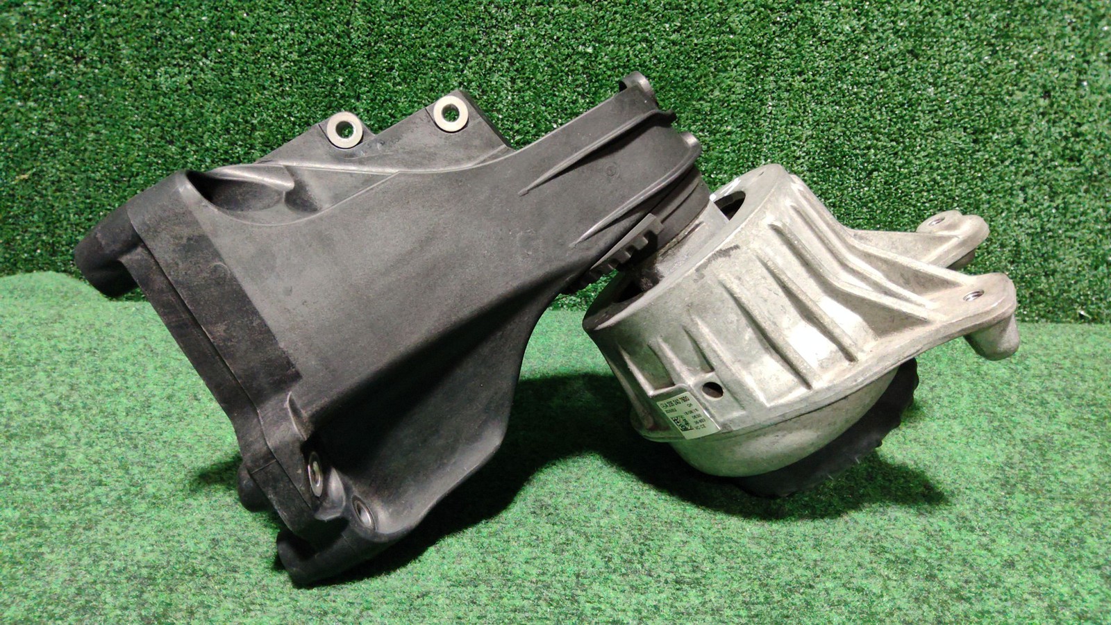 2014-2021 Mercedes Benz C300 Front Left Engine Mount Oem A2052407600 A2642200200